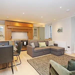 Joivy Modern And Airy Flat On The Historic Royal Mile Edinburgh