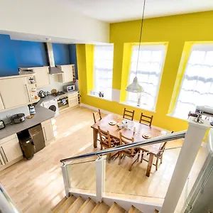 Altido Lovely 3br Townhouse With Free Parking And Balcony Edinburgh